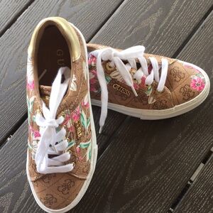Guess luck new shoes size 7
